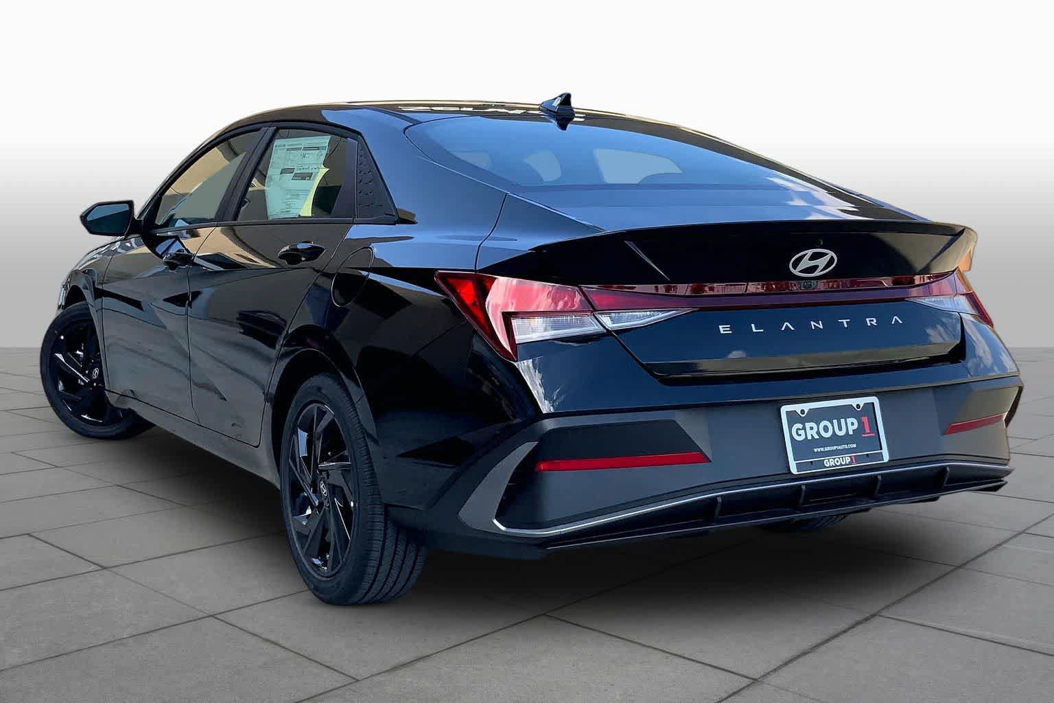 New 2026 Hyundai Elantra SEL Sport FWD image 12