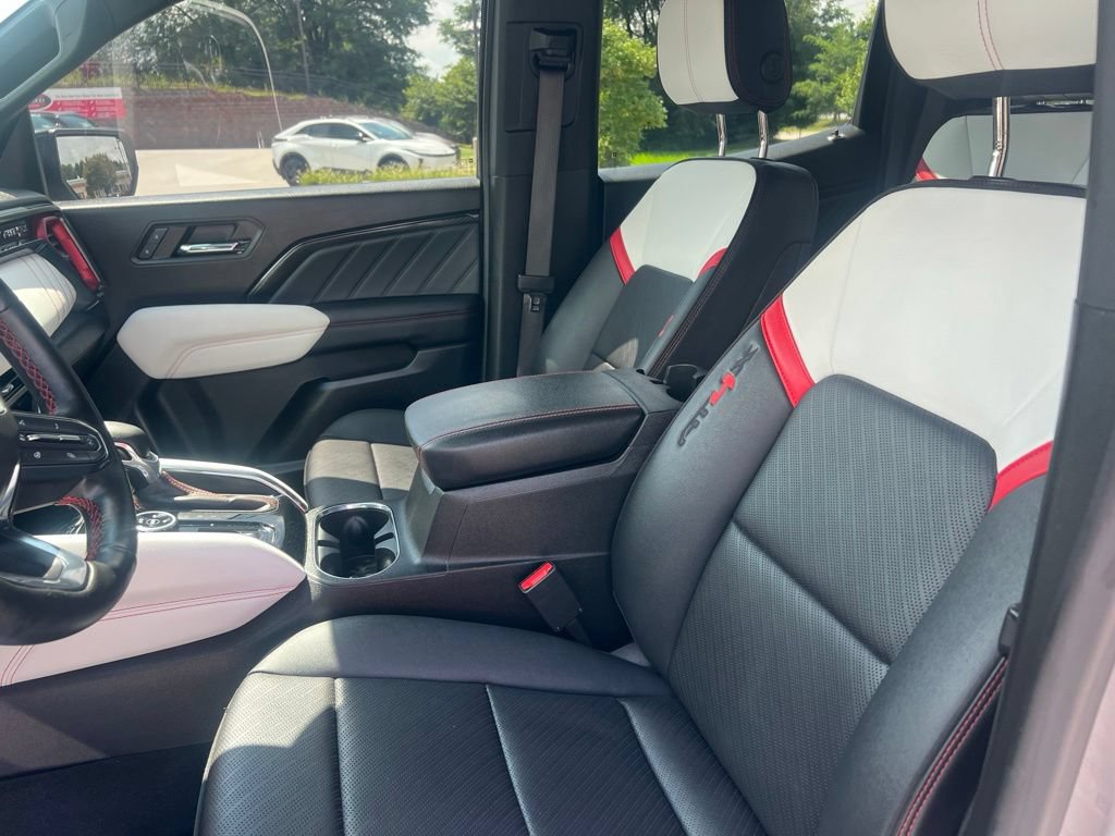 Used 2024 GMC Canyon AT4X AWD/4WD image 9
