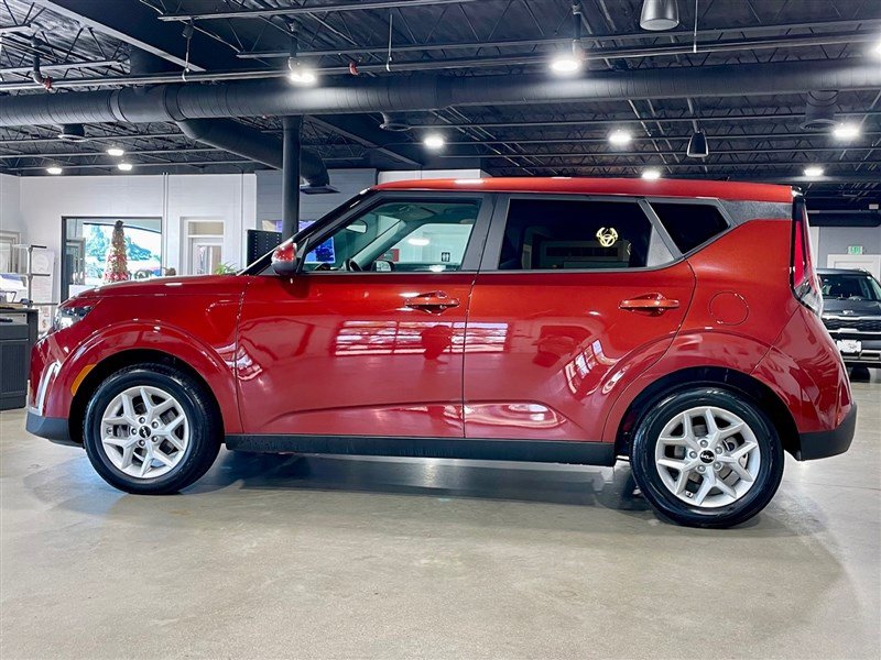 Used 2023 Kia Soul LX w/ LX Technology Package image 2