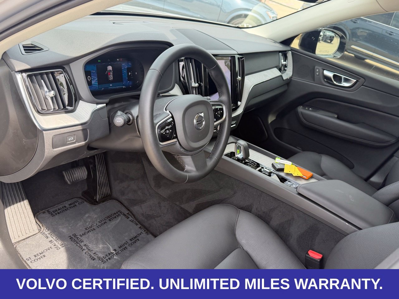 Certified 2025 Volvo XC60 B5 Plus AWD/4WD image 19