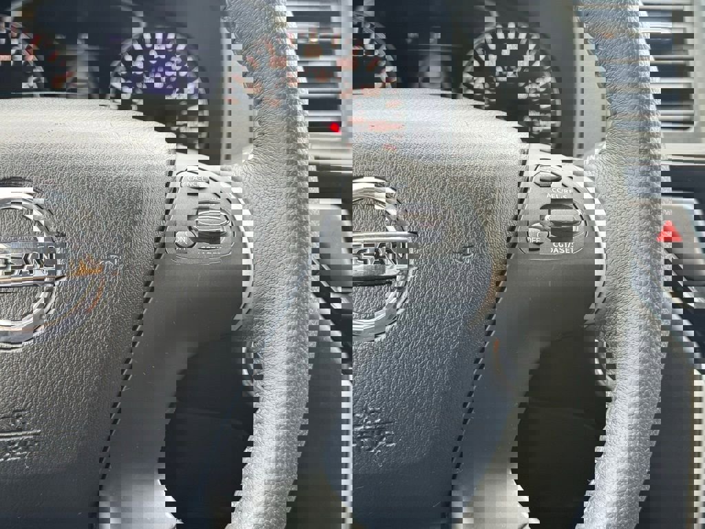 Used 2017 Nissan Pathfinder SV image 31