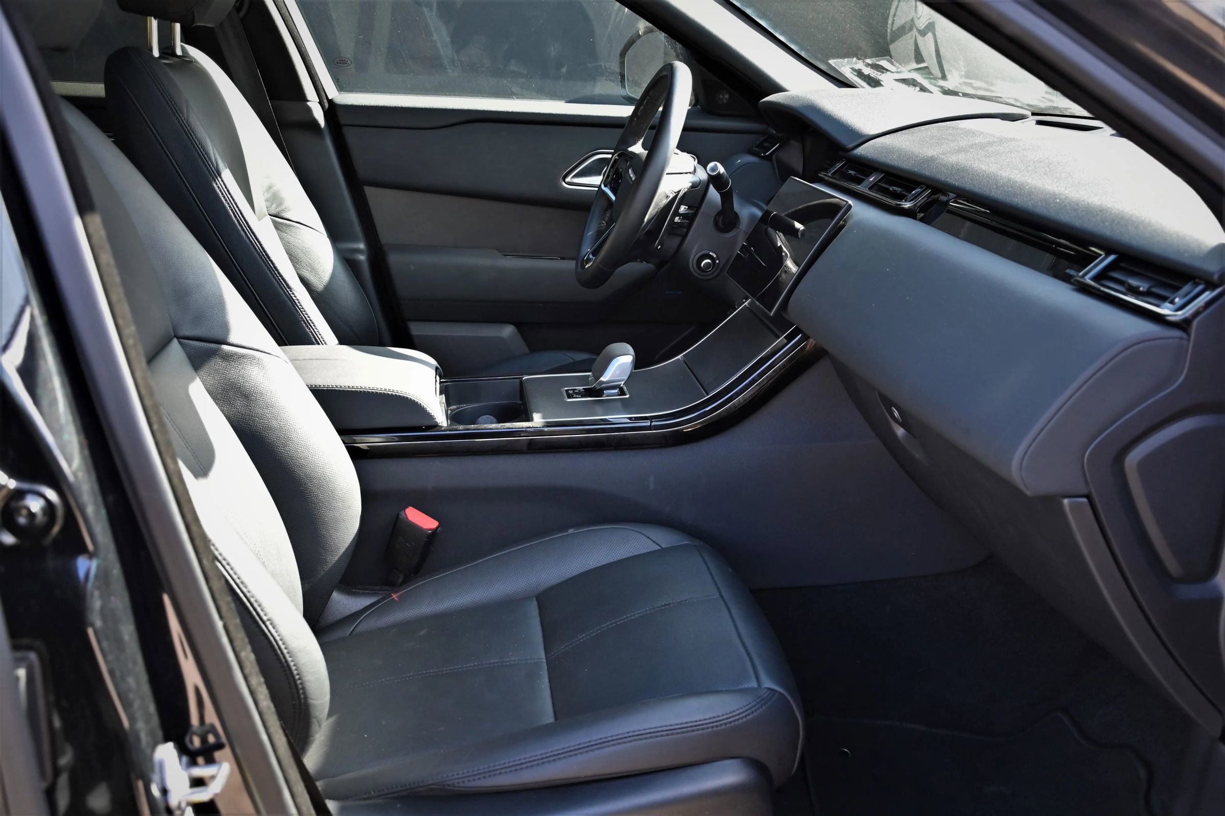 Used 2025 Land Rover Range Rover Velar Dynamic SE image 14