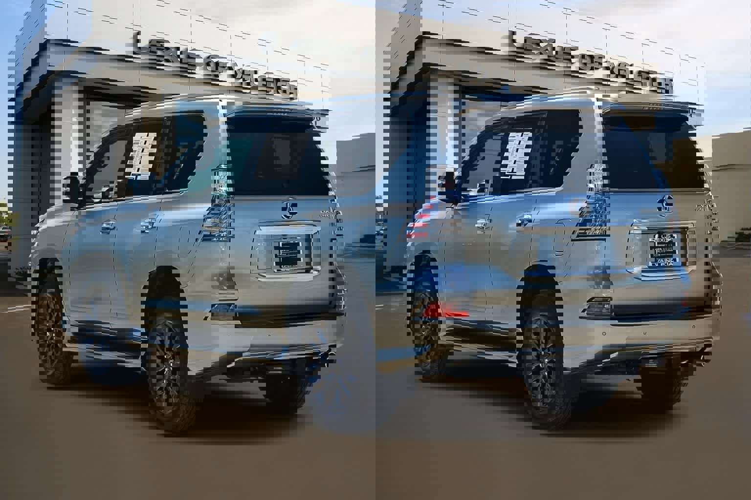 Certified 2022 Lexus GX 460 Premium w/ Premium Package AWD/4WD image 2