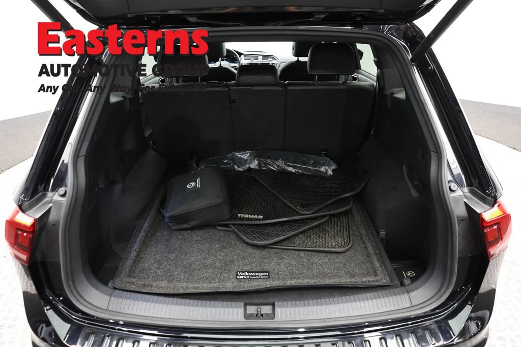 Used 2024 Volkswagen Tiguan SE R-Line AWD/4WD image 8