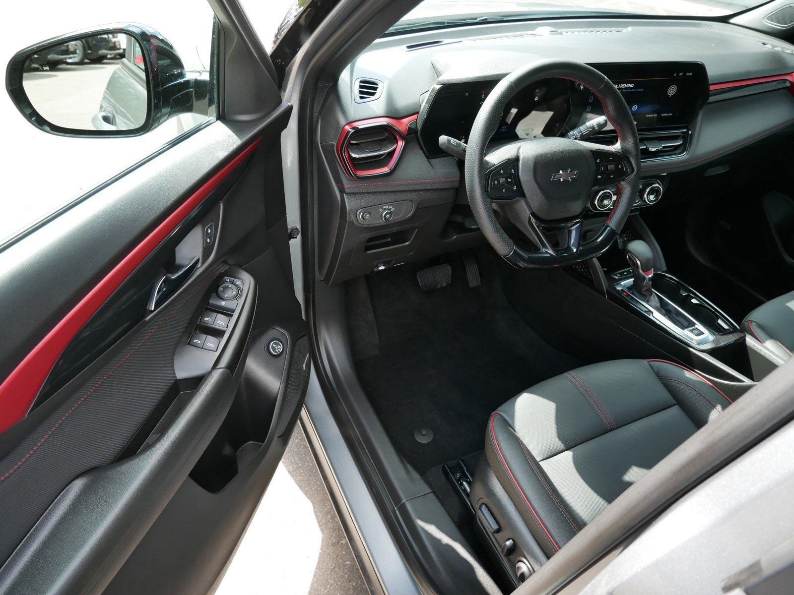 Used 2024 Chevrolet TrailBlazer RS w/ Convenience Package AWD/4WD image 11