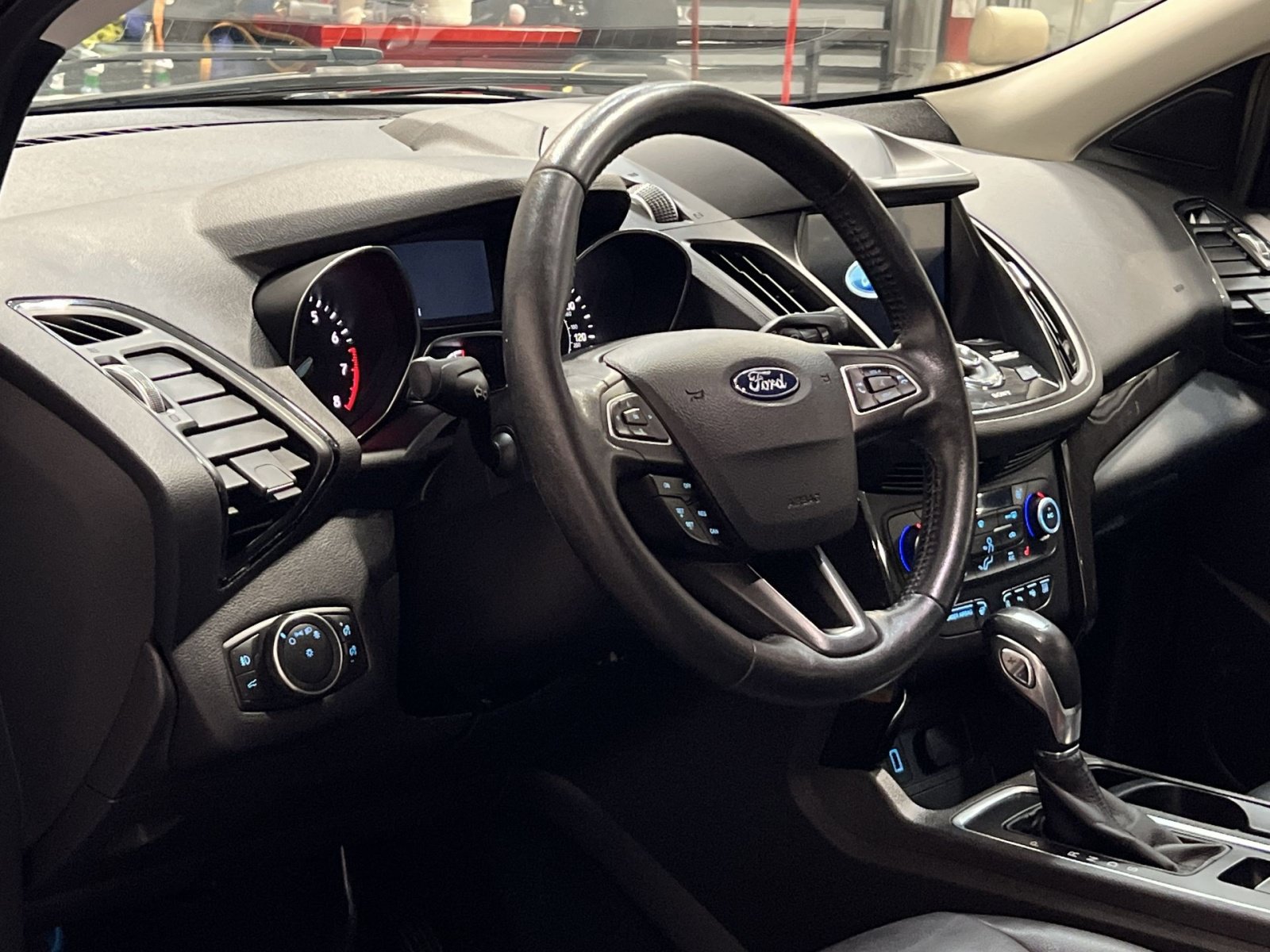Used 2019 Ford Escape Titanium AWD/4WD image 13