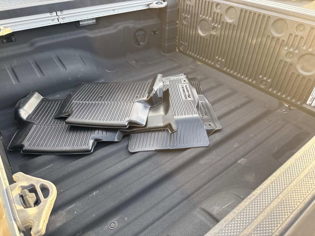 Used 2024 Nissan Frontier PRO-4X w/ Pro Premium Package image 13