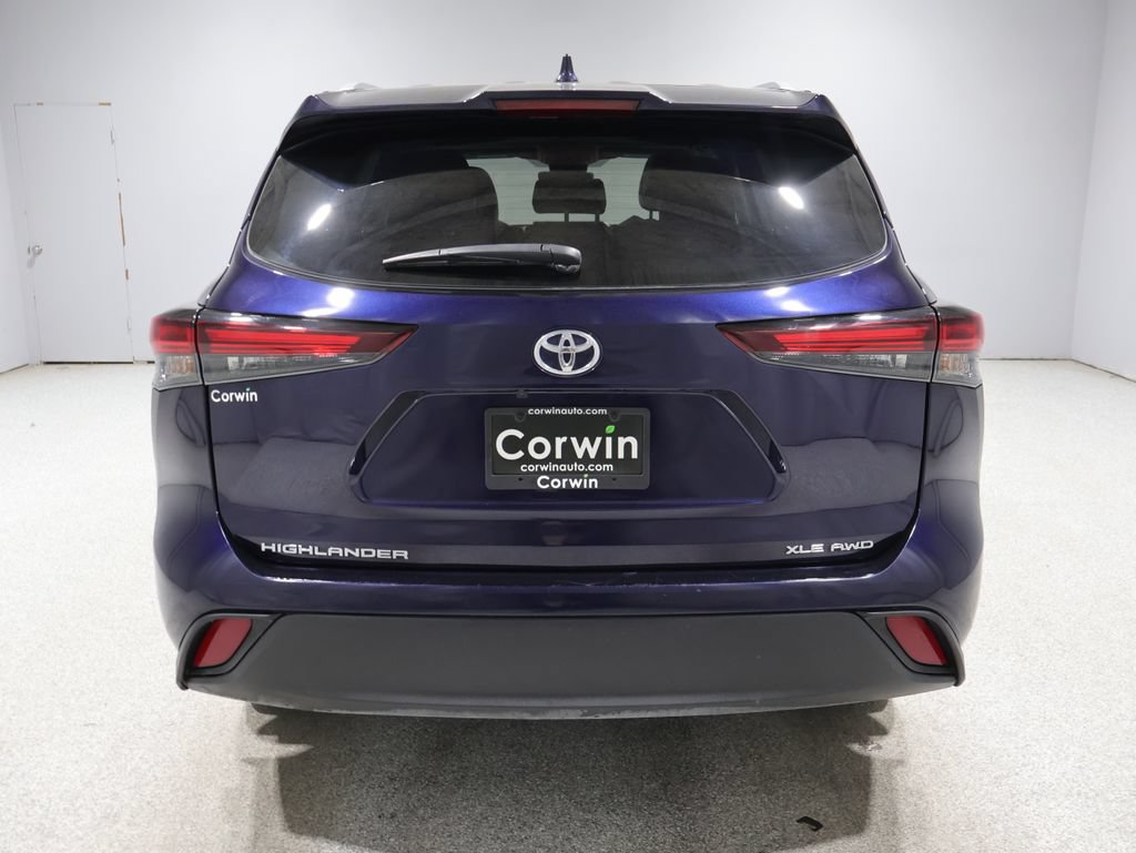 Certified 2024 Toyota Highlander XLE AWD/4WD image 3
