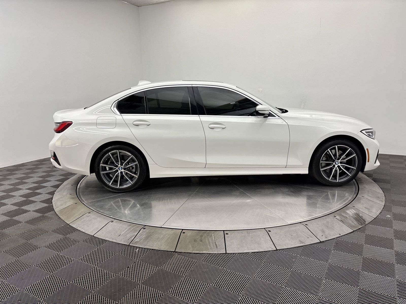 Used 2021 BMW 330i xDrive Sedan w/ Convenience Package AWD/4WD image 17