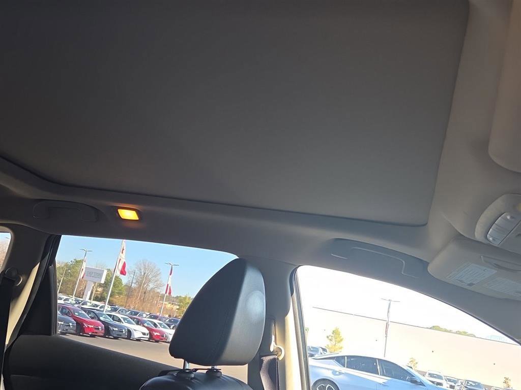 Used 2018 Nissan Rogue SL w/ Premium Package image 5