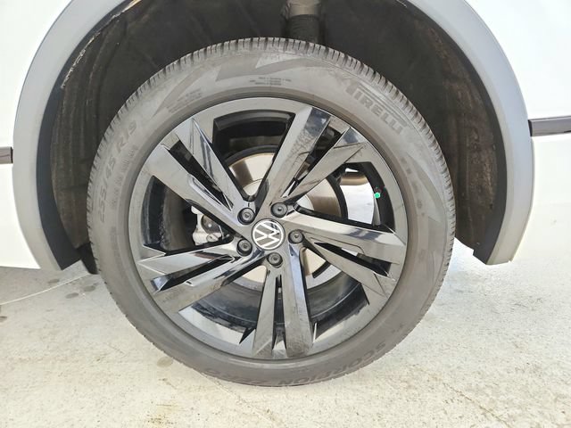 Used 2024 Volkswagen Tiguan SE R-Line AWD/4WD image 30