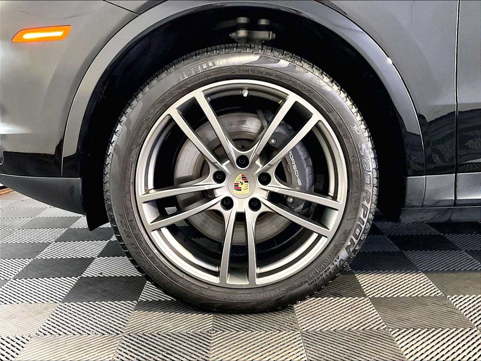 Certified 2023 Porsche Cayenne AWD/4WD image 11