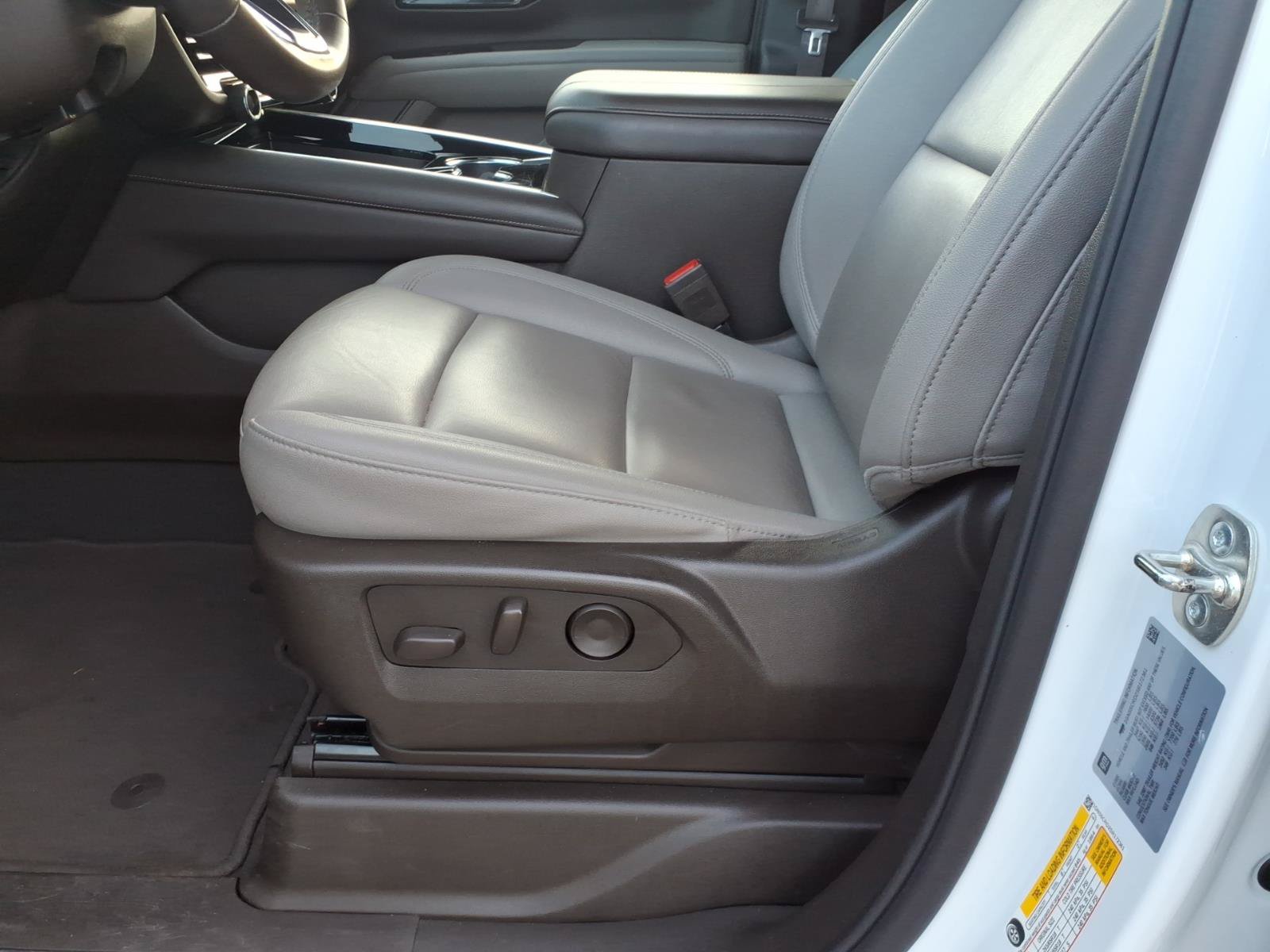 Used 2025 Chevrolet Suburban LT RWD image 11