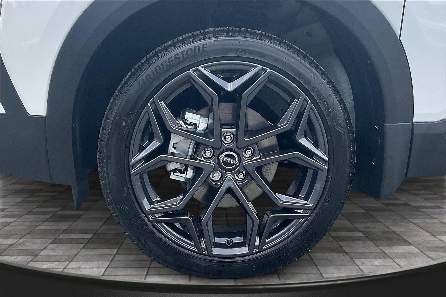 New 2025 Nissan Kicks SR image 11