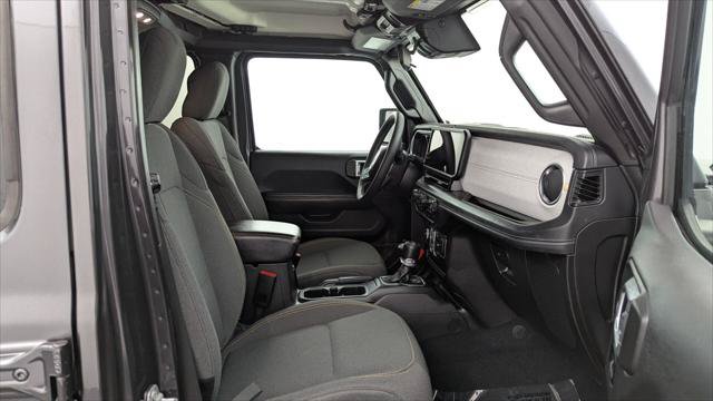 Used 2025 Jeep Wrangler Unlimited Sahara AWD/4WD image 21
