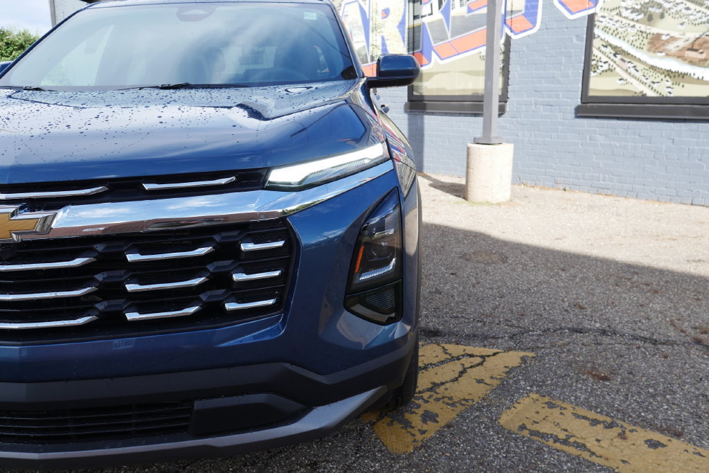 New 2027 Chevrolet Equinox LT w/ Convenience Package II AWD/4WD image 3