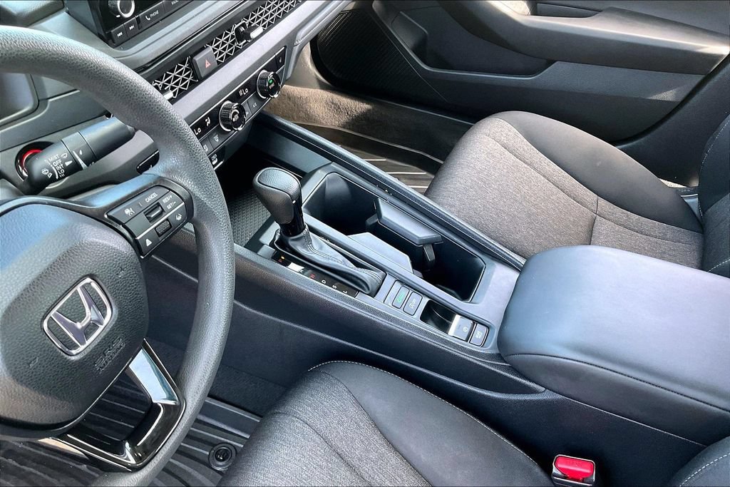 Certified 2025 Honda Accord SE image 17