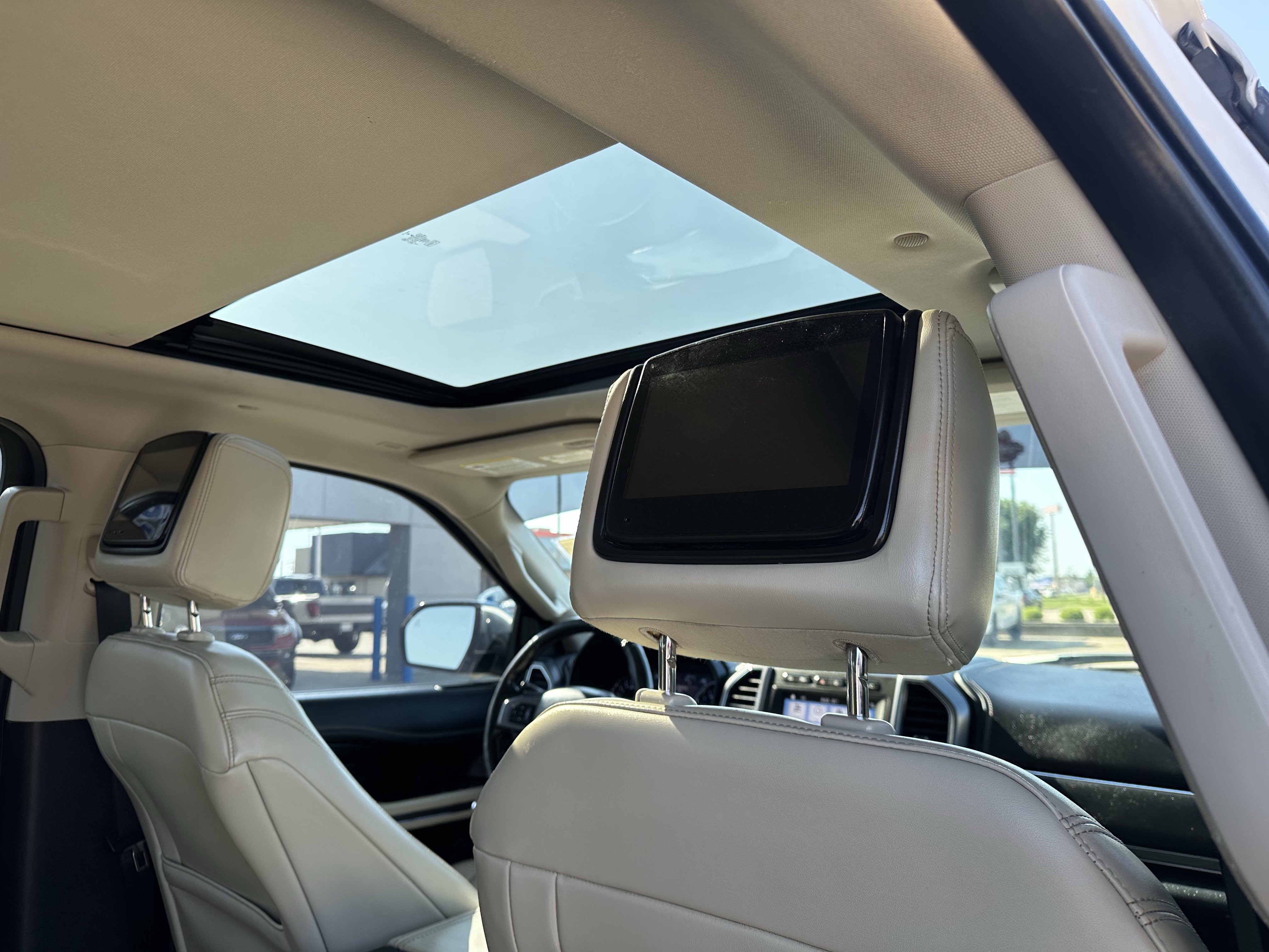Used 2019 Ford Expedition Max Platinum AWD/4WD image 3