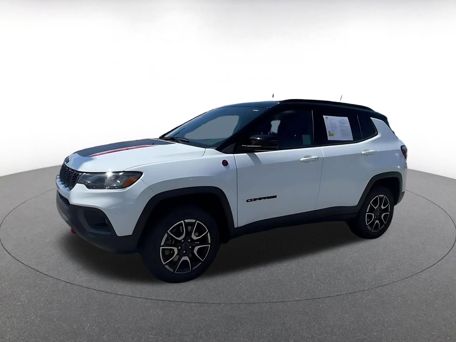 Used 2025 Jeep Compass Trailhawk image 8