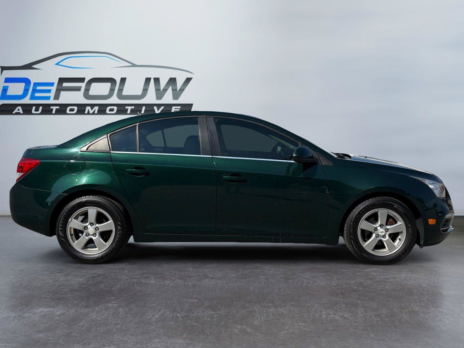 Used 2015 Chevrolet Cruze LT w/ Sun And Sound Package FWD image 2