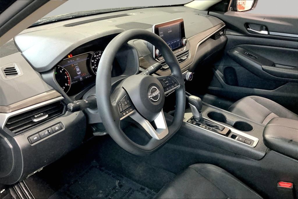 Used 2025 Nissan Altima 2.5 SV AWD/4WD image 12