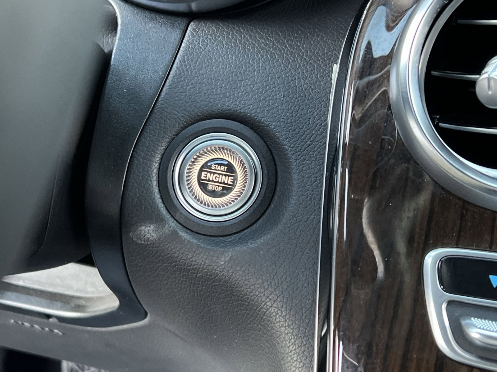 Certified 2022 Mercedes-Benz GLC 300 4MATIC w/ Premium Package Lite image 31