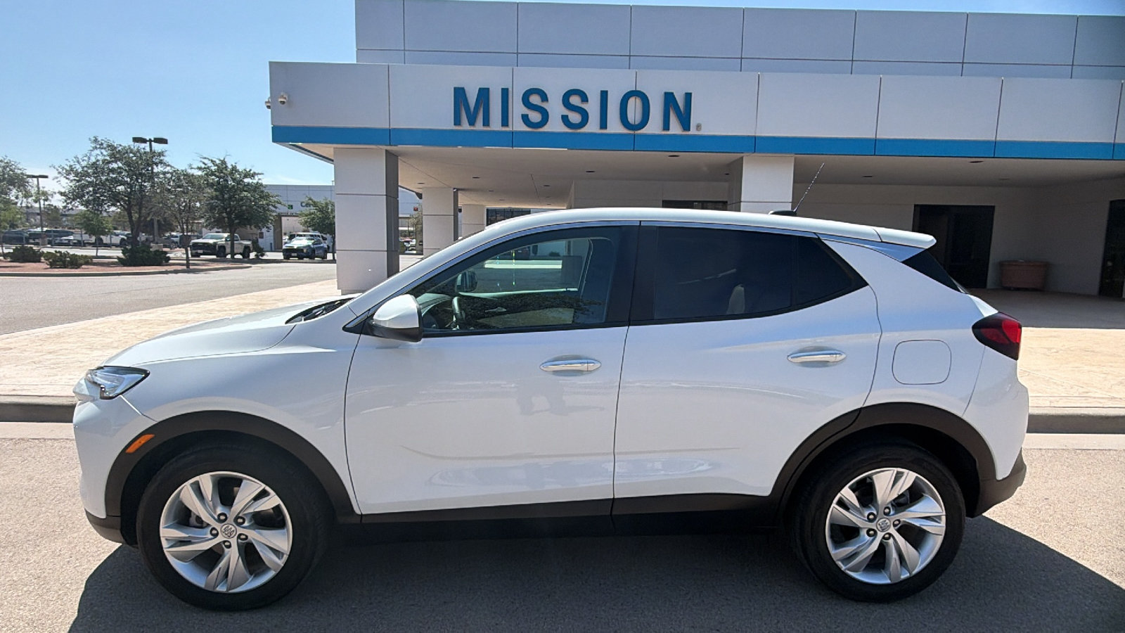 Used 2024 Buick Encore GX Preferred FWD image 2