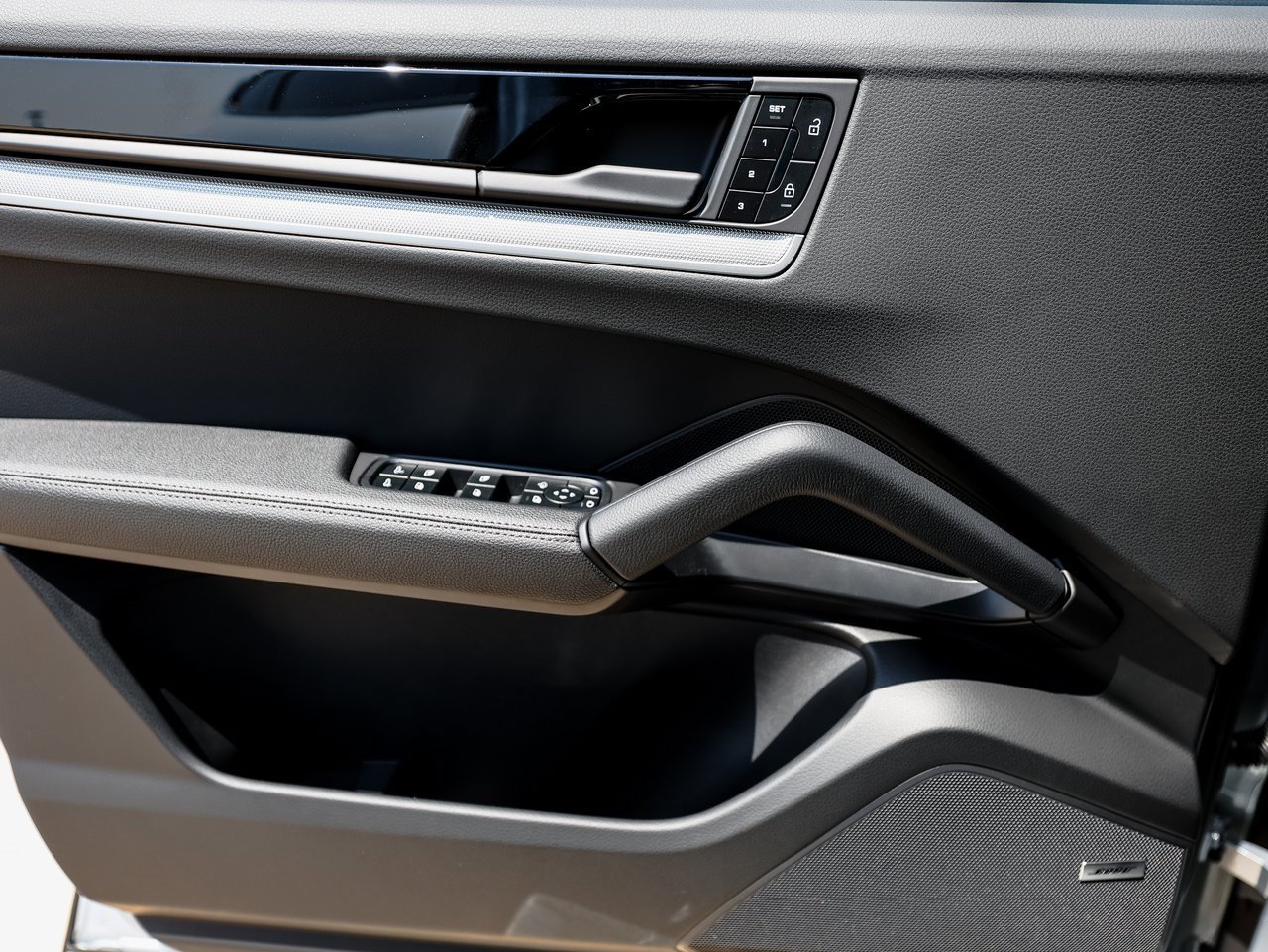 Certified 2025 Porsche Cayenne Coupe image 24