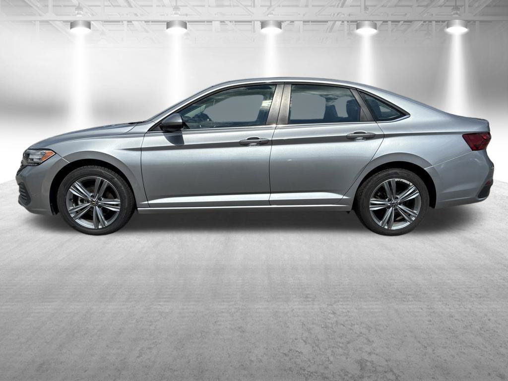 Used 2024 Volkswagen Jetta SE FWD image 2