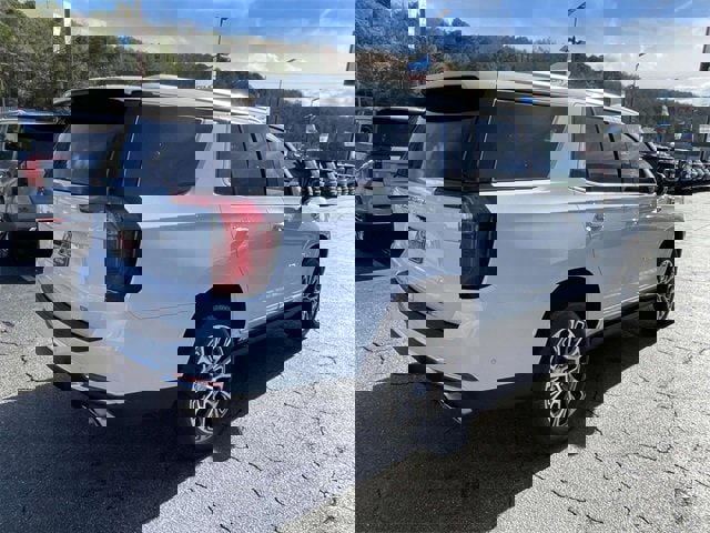 New 2026 GMC Yukon Denali w/ Sun & Power Step Package image 3