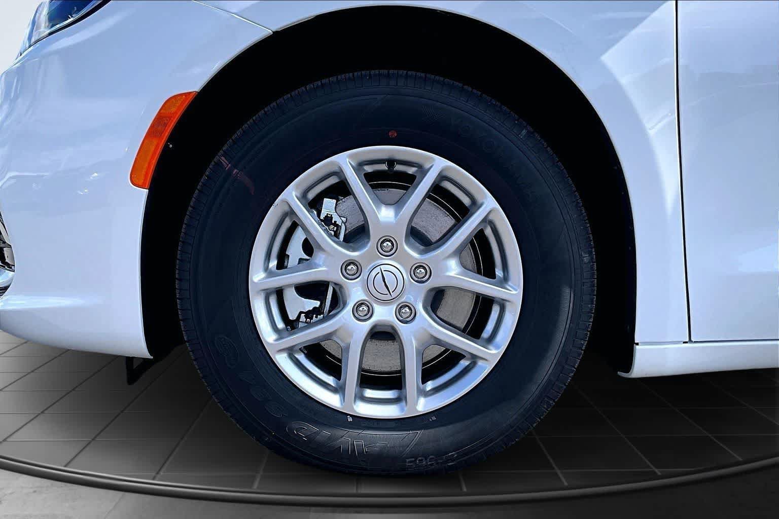 New 2026 Chrysler Pacifica Select FWD image 8
