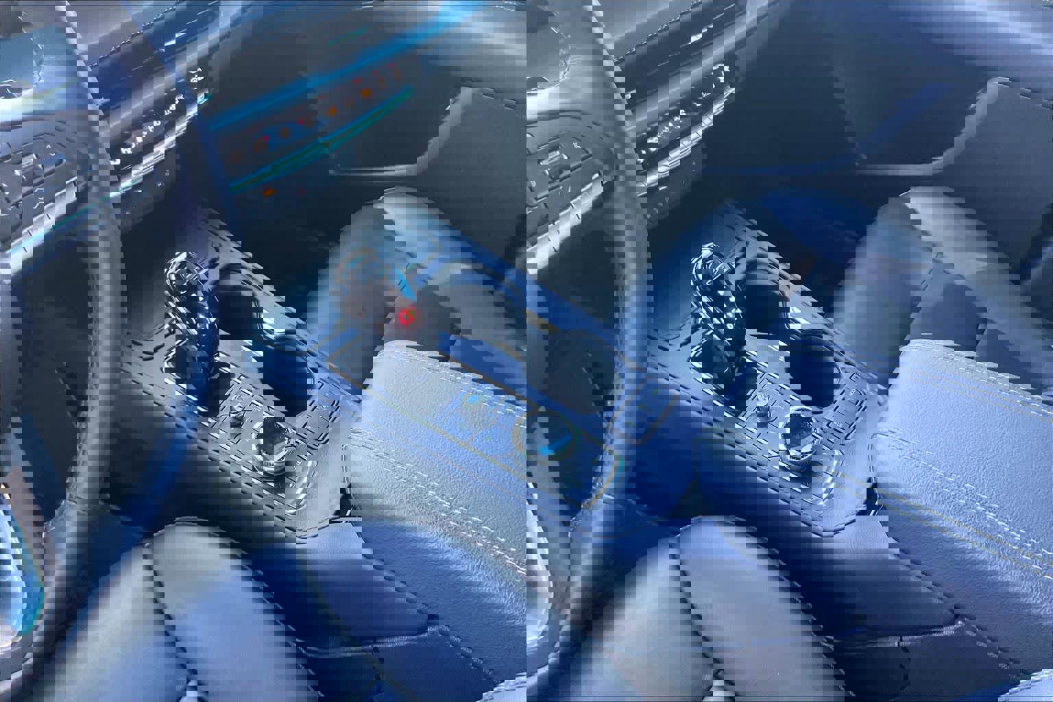 Used 2024 Cadillac XT4 Luxury w/ Cold Weather Package image 16