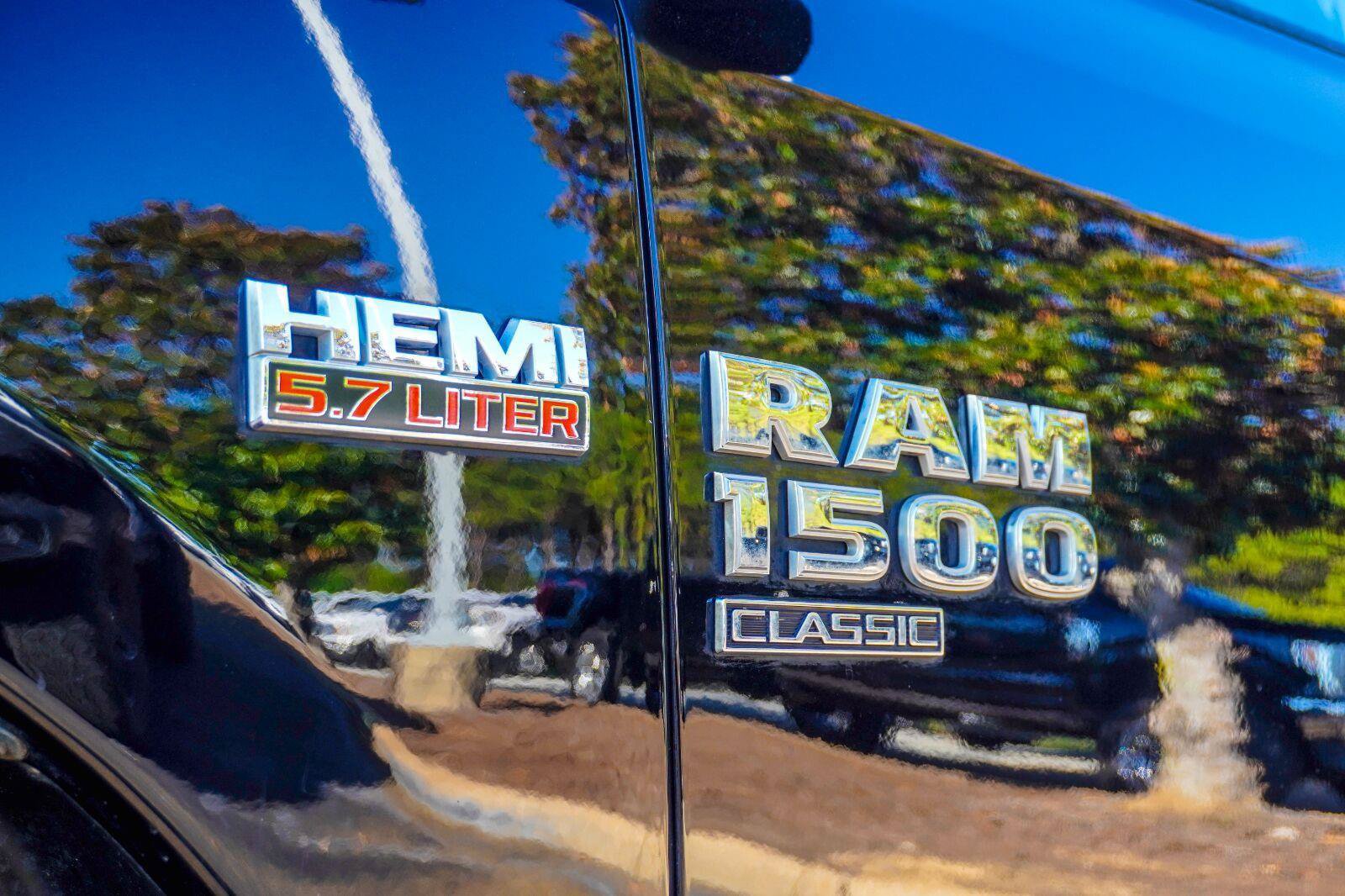 Used 2024 RAM 1500 Tradesman w/ Chrome Plus Package AWD/4WD image 3
