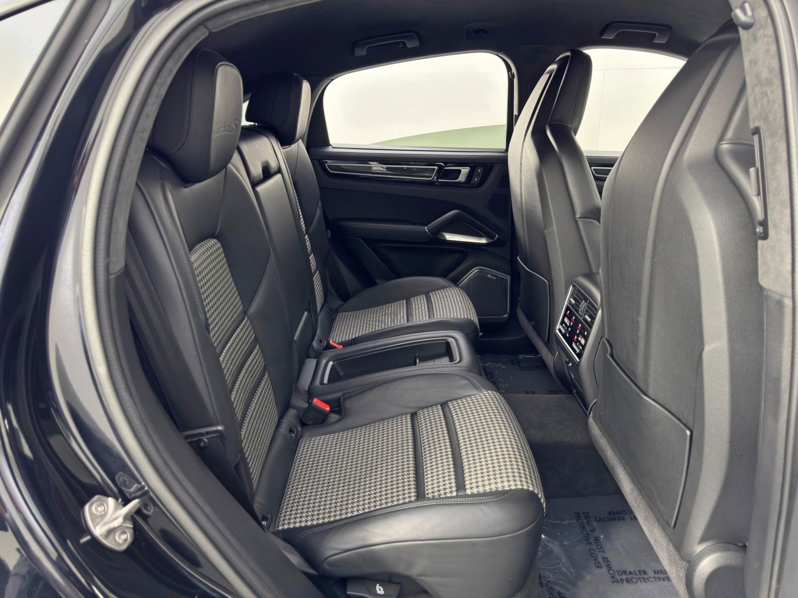 Used 2022 Porsche Cayenne Turbo S image 44