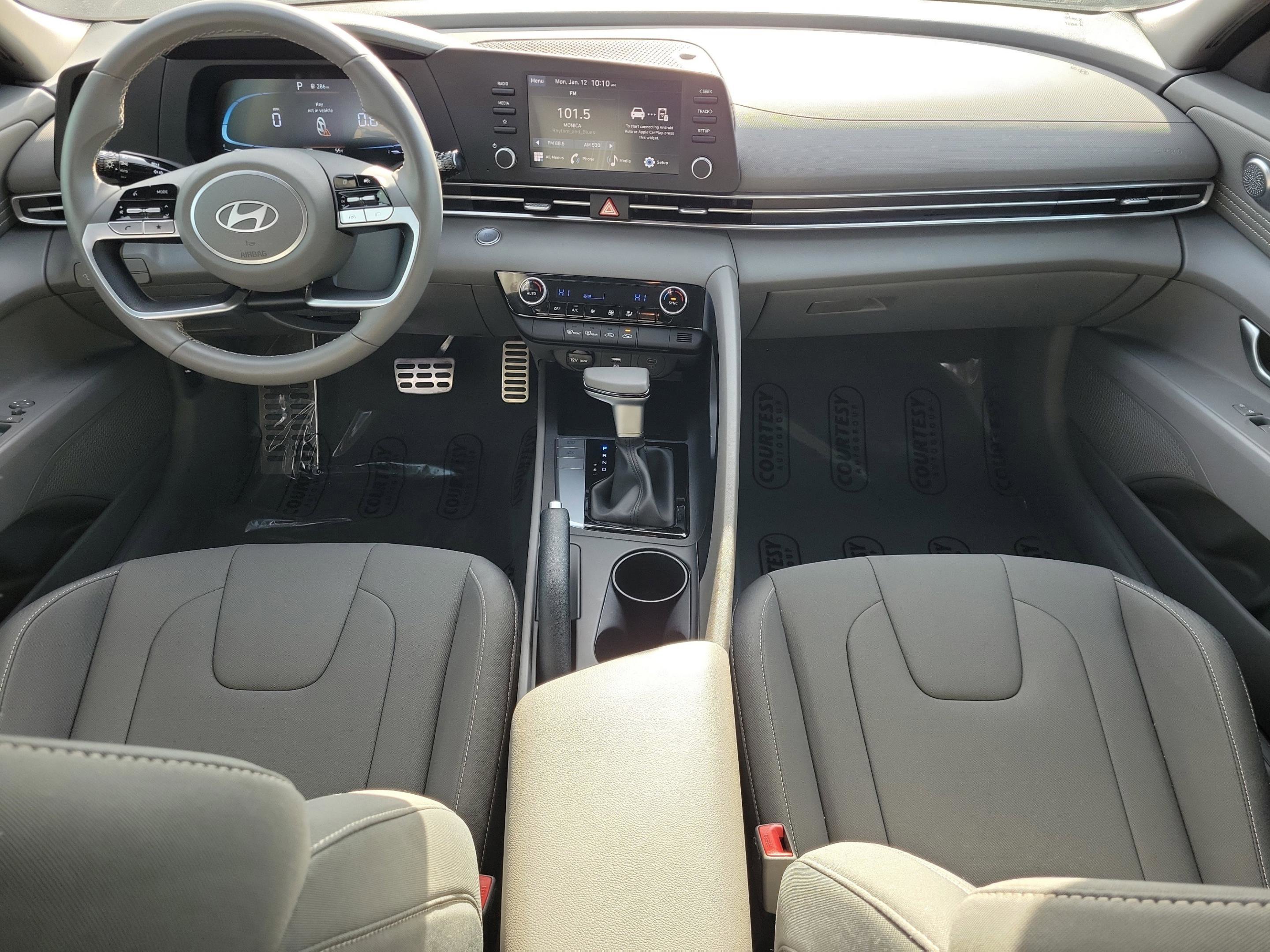 Used 2025 Hyundai Elantra Sport image 8