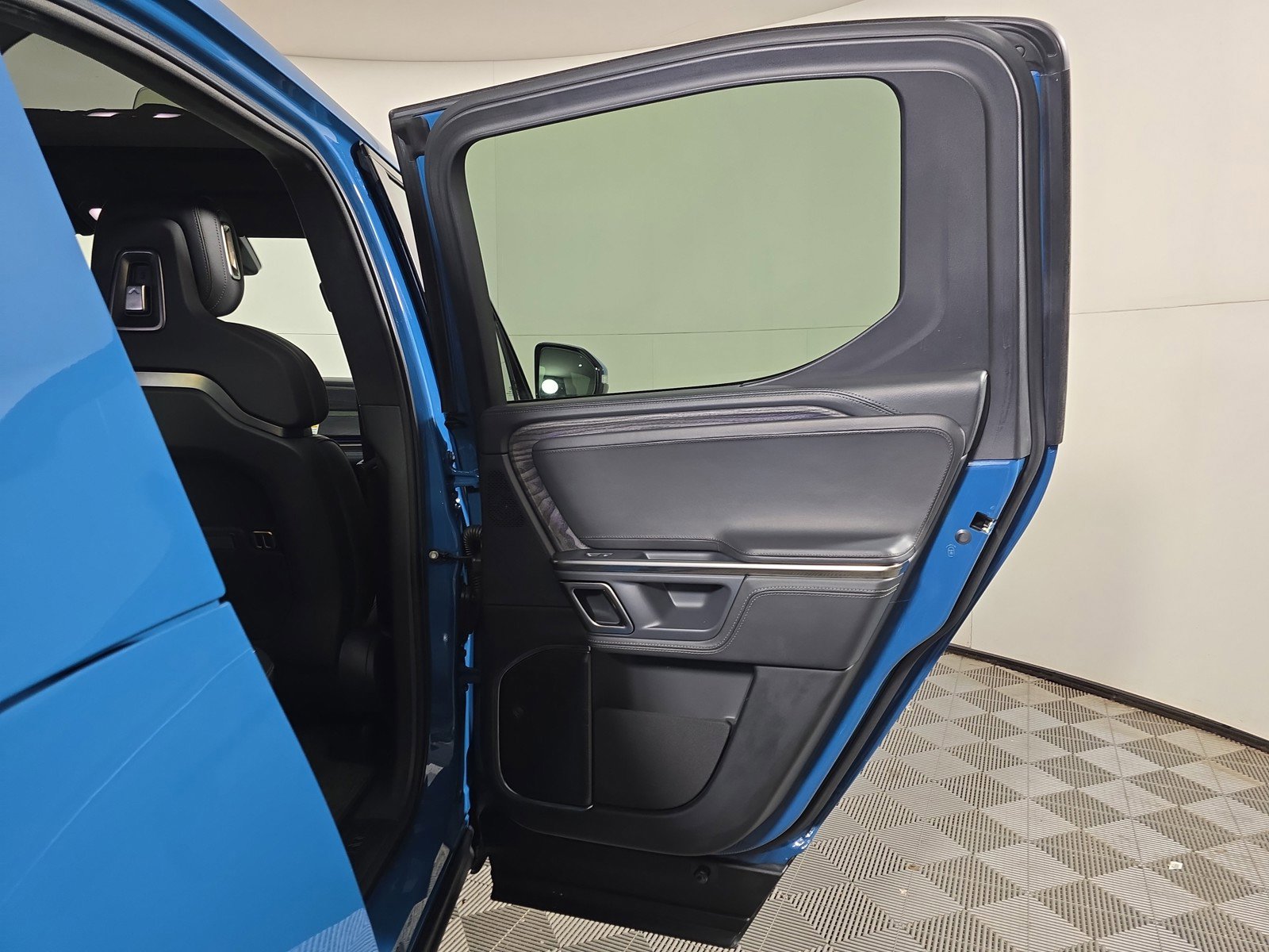 Used 2023 Rivian R1T Adventure image 19