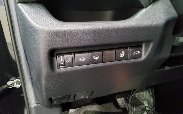 Used 2020 Toyota RAV4 XLE w/ Convenience Package image 32