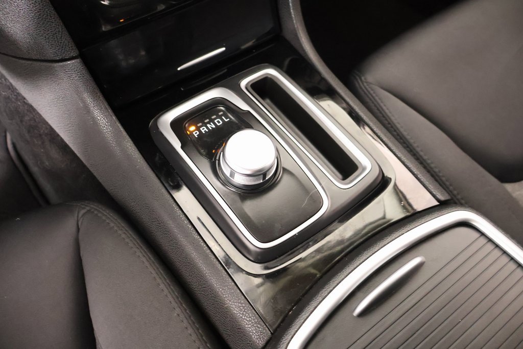 Used 2023 Chrysler 300 Touring w/ Sport Appearance Package image 7