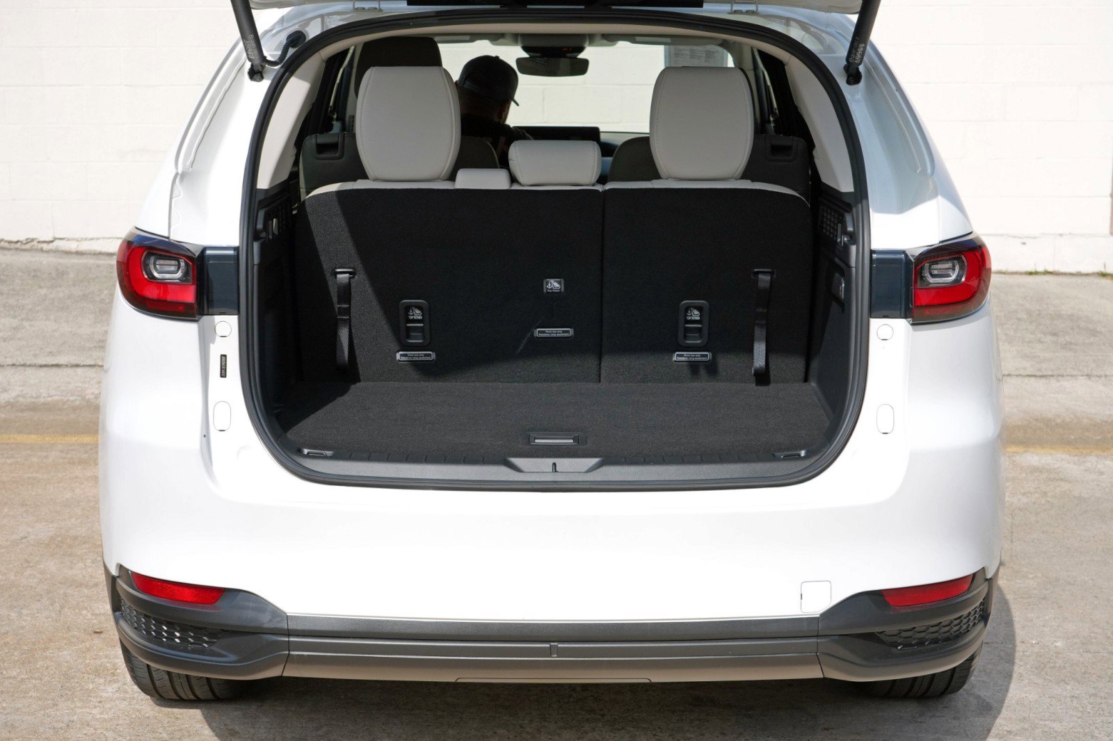 Used 2024 MAZDA CX-90 Plug-In Hybrid w/ Preferred AWD/4WD image 9