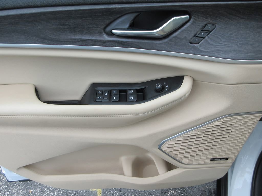 Used 2022 Jeep Grand Cherokee L Limited w/ Black Appearance Package AWD/4WD image 23