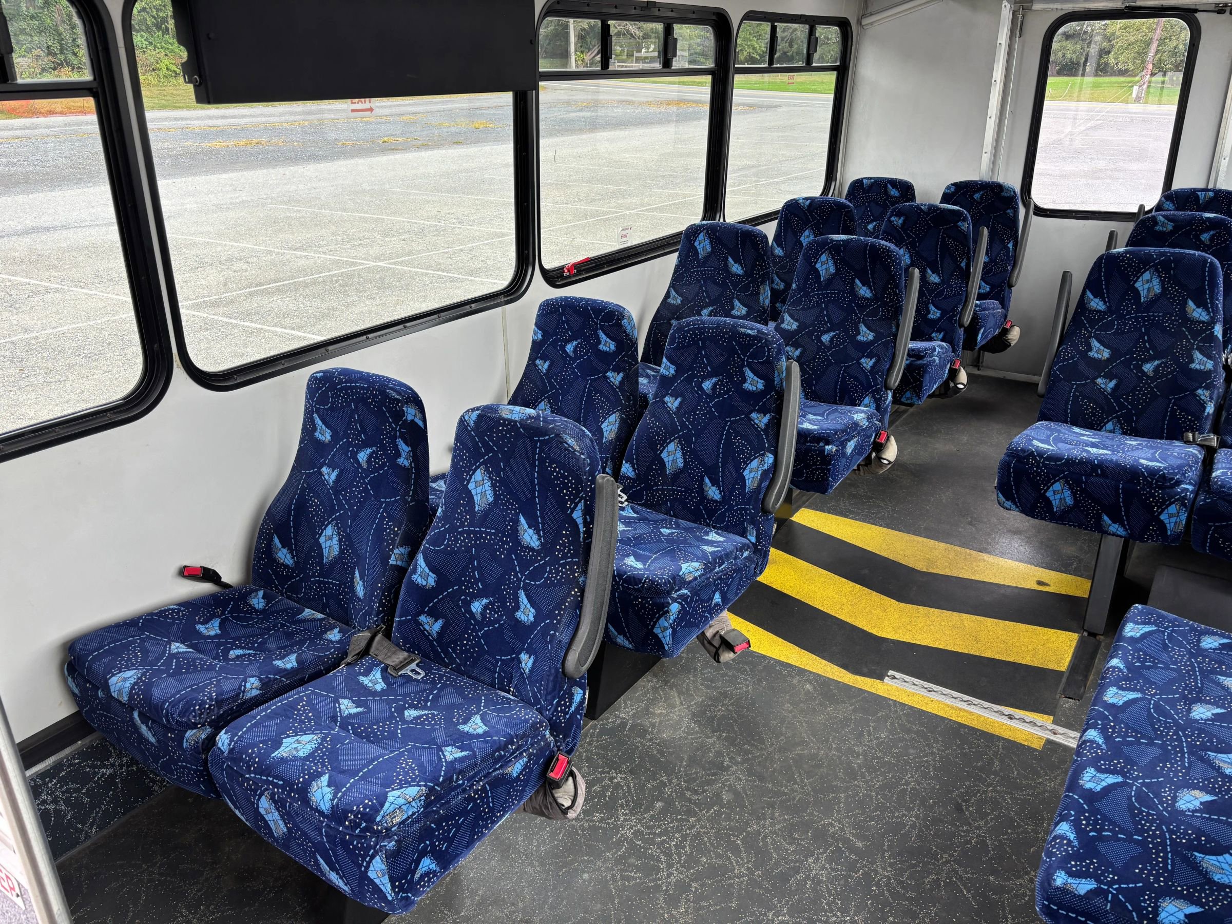 Used 2015 Chevrolet Express 4500 w/ Shuttle Bus Package RWD image 24