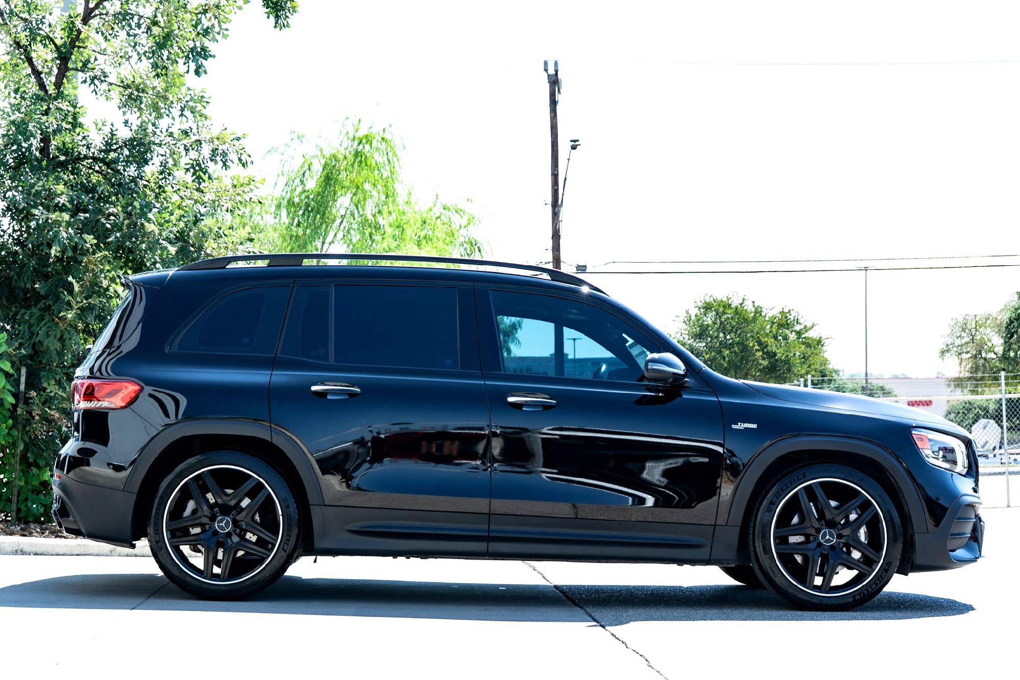 Certified 2022 Mercedes-Benz GLB 35 AMG 4MATIC image 5