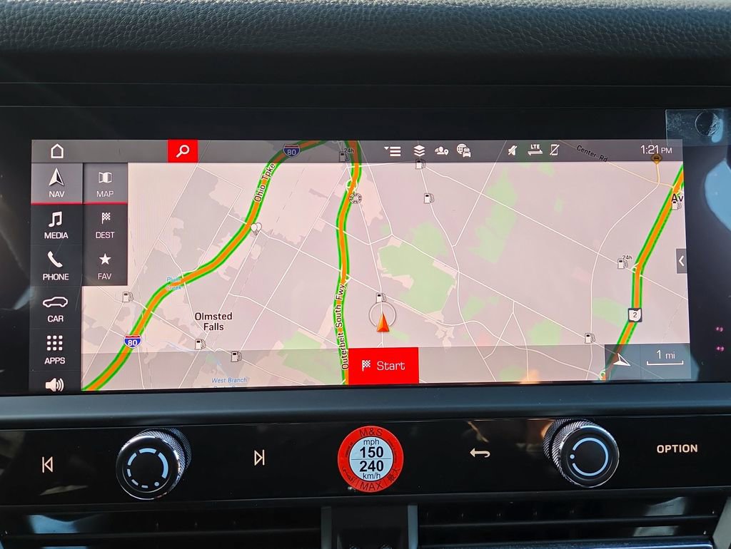 Certified 2025 Porsche Macan image 11