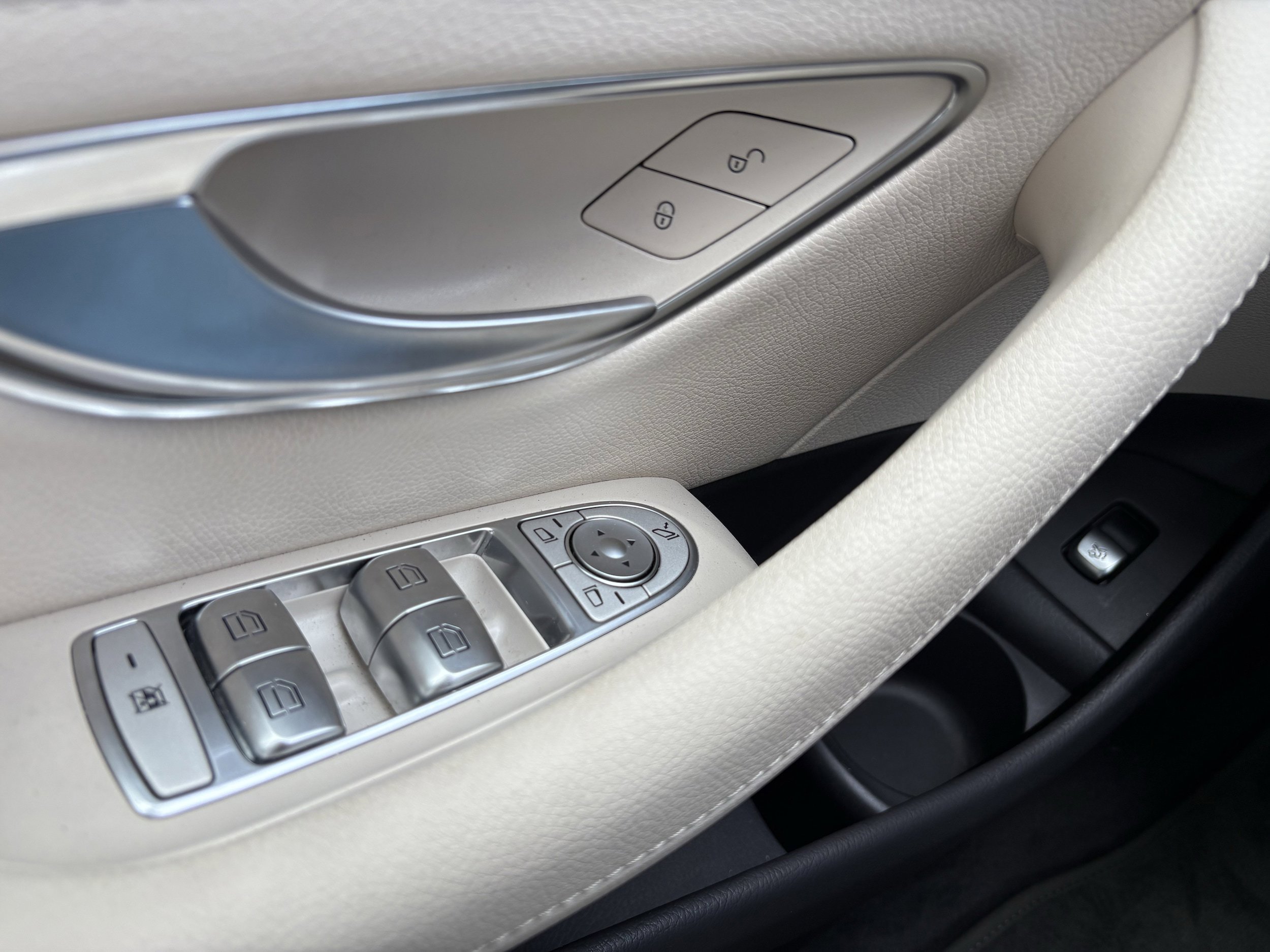 Used 2021 Mercedes-Benz E 350 4MATIC Sedan image 18