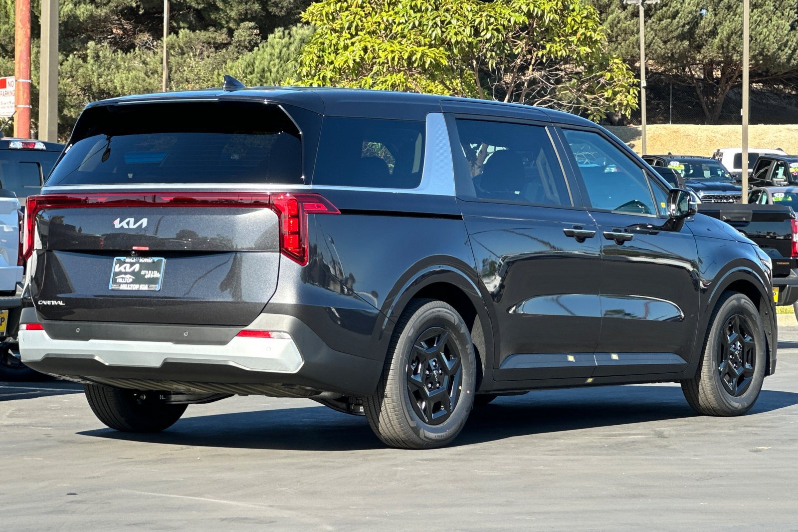 New 2027 Kia Carnival FWD image 4