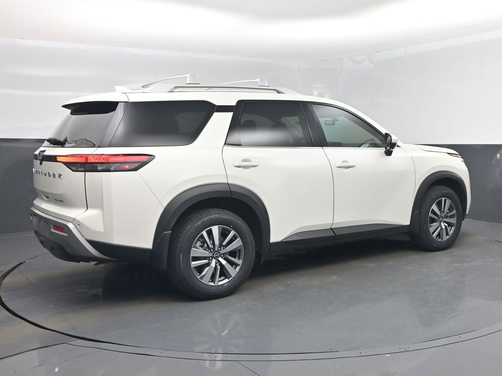 Used 2024 Nissan Pathfinder SL image 3