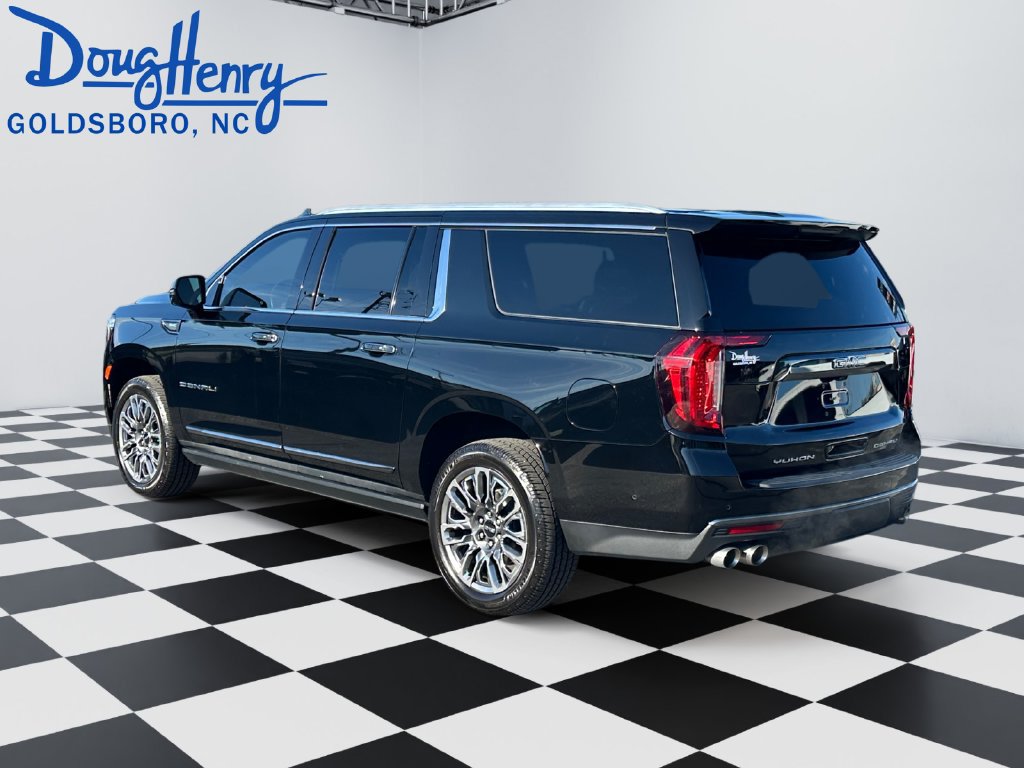 Used 2023 GMC Yukon XL Denali Ultimate AWD/4WD image 3