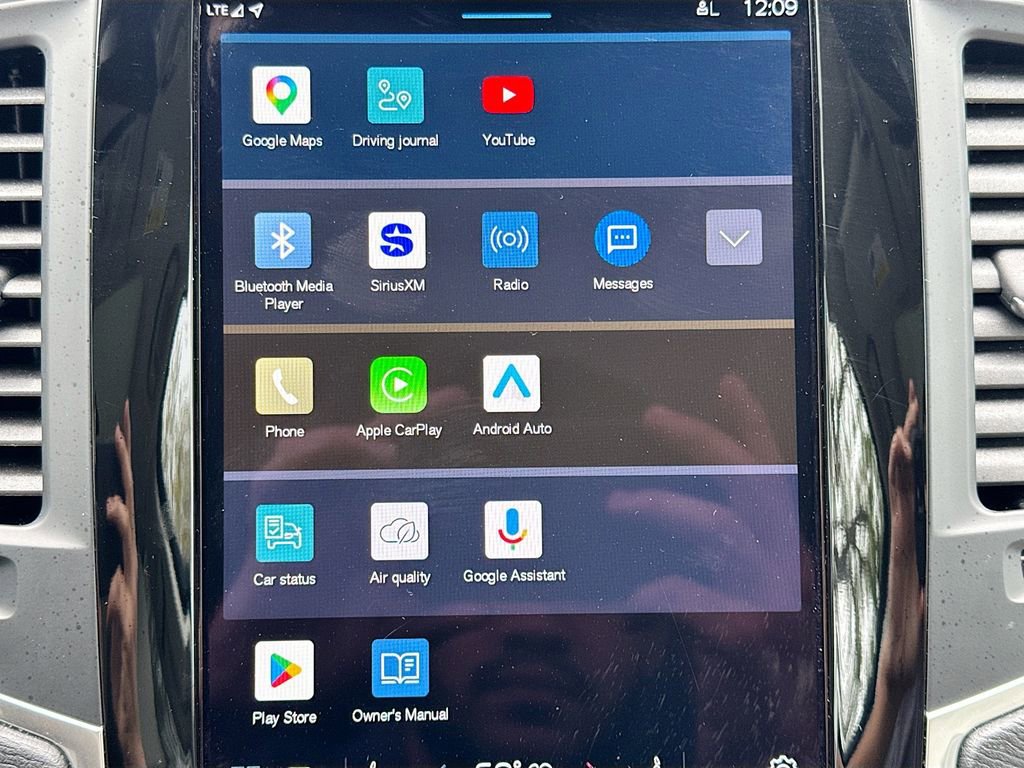 Used 2023 Volvo XC90 B5 Core w/ Protection Package AWD/4WD image 16