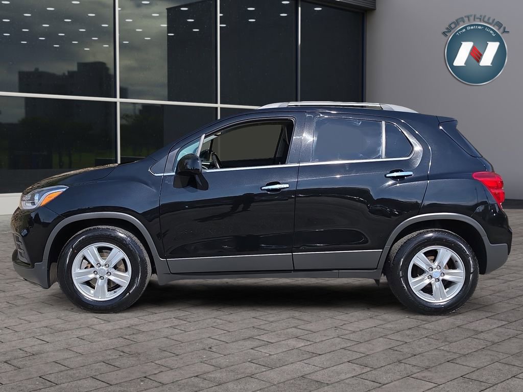 Used 2019 Chevrolet Trax LT w/ LT Convenience Package image 2