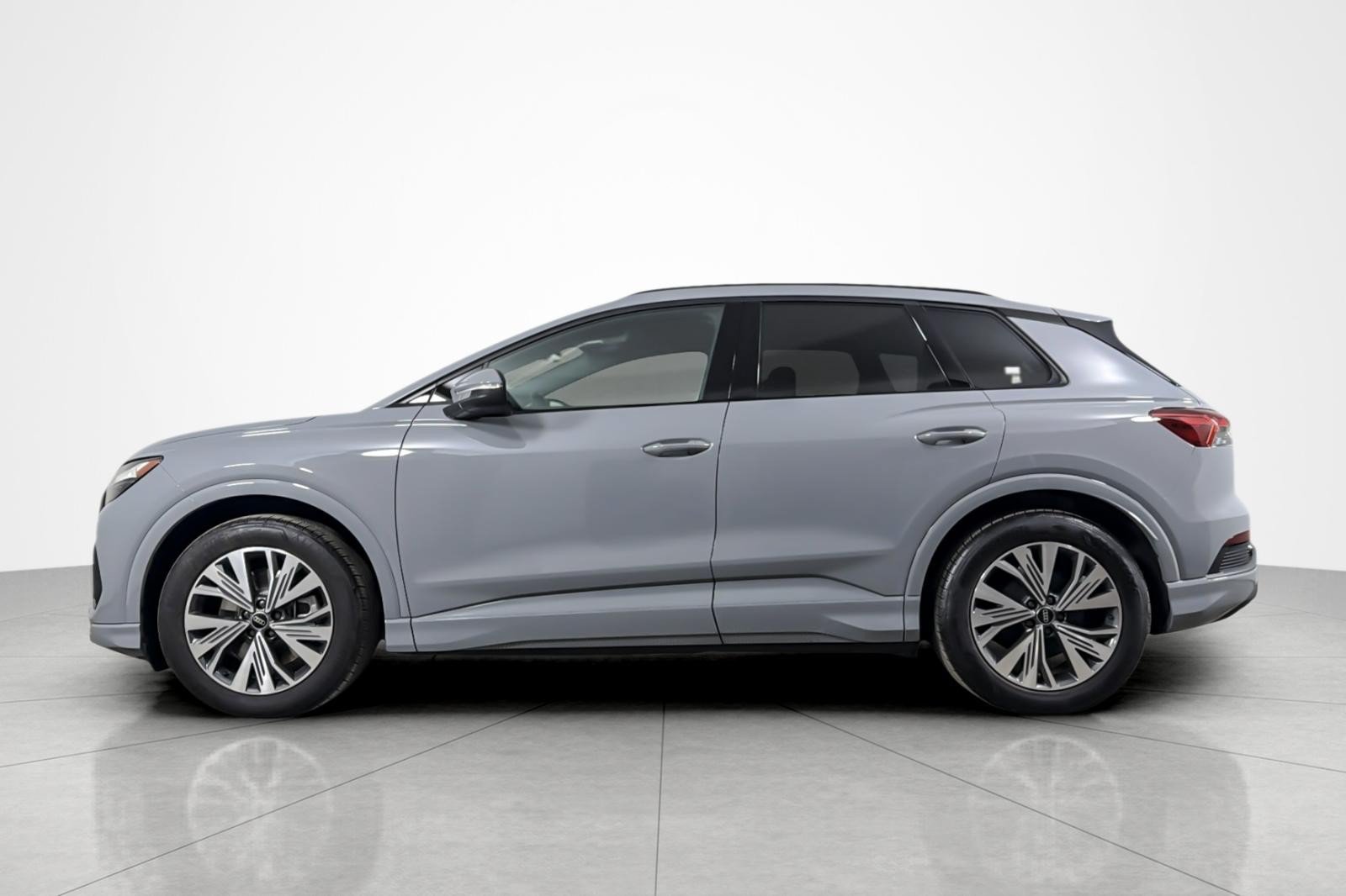 Used 2025 Audi Q4 e-tron Premium w/ Convenience Package RWD image 2